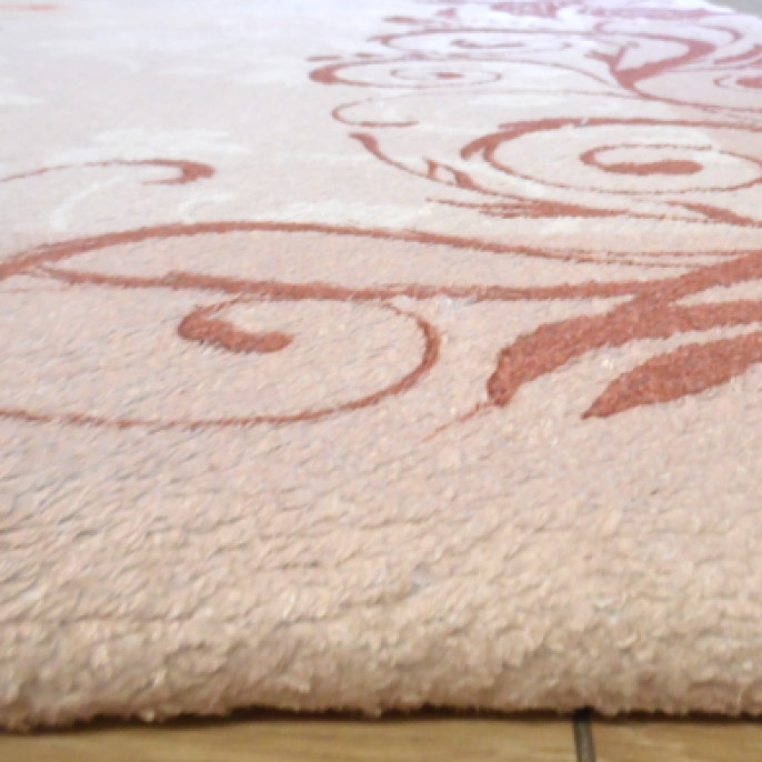 Pembe sarı turuncu gül buketi desenli krem lastikli halı örtüsü